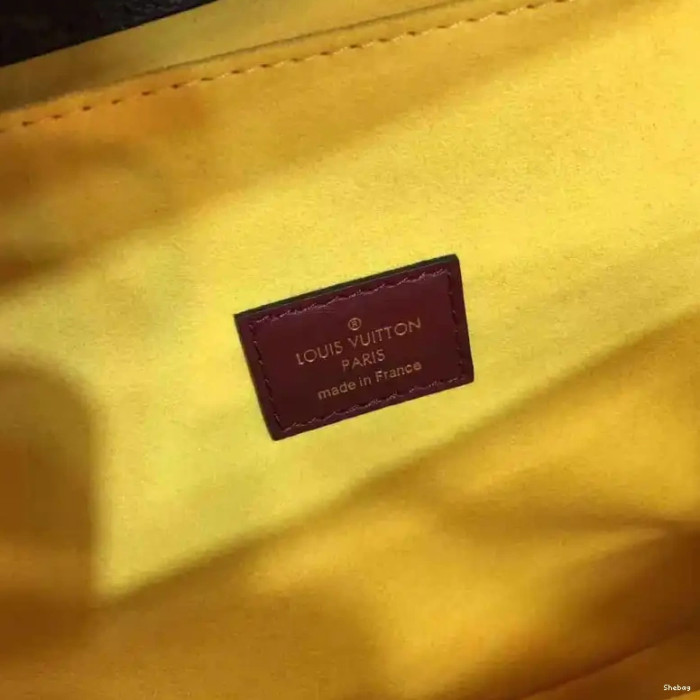 19B570337 Bags LV 0824